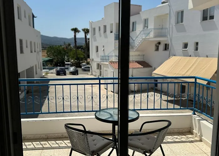 Kouppa Latchi * Polis