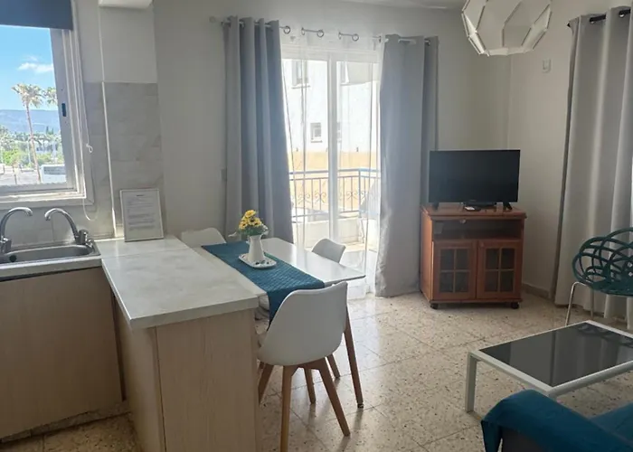 Kouppa Latchi * Polis